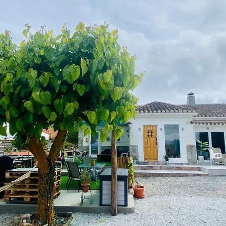 Tranquil - A Country Near Granada With Pool Table, Bbq, Darts And Games Villa